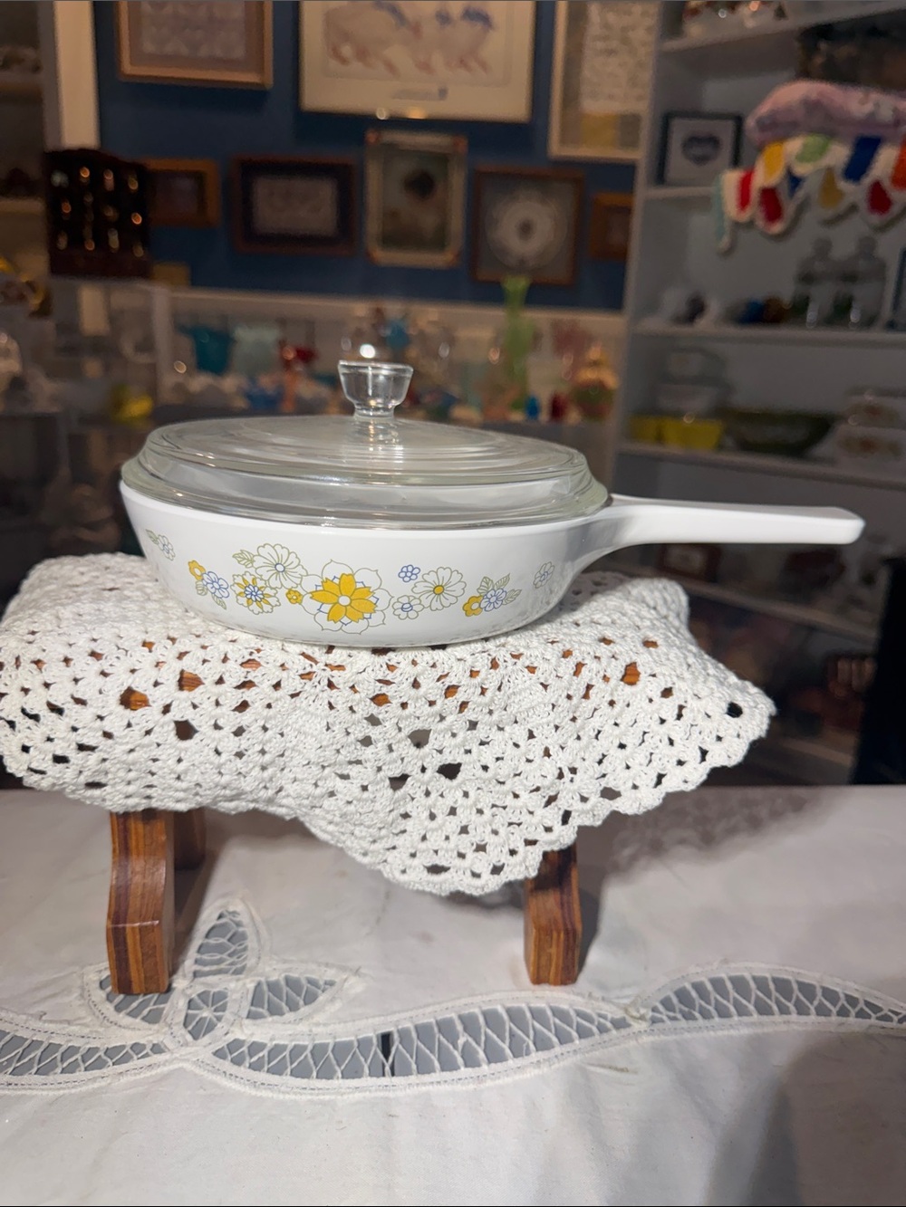 WhiteSkillet Corning ware Floral bouquet Yellow Floral Pattern and Glass Lid